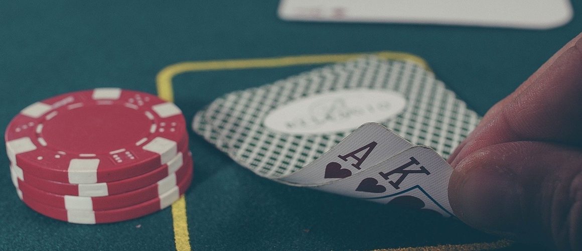 Liczenie kart w kasynie. Jak robić to w blackjacku i pokerze?