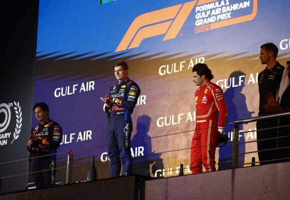 Red Bull zaczyna od dubletu, mocne Ferrari