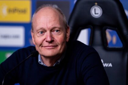 Lech Poznań wygrał 2:1 z Legia Warszawa i został nowym liderem Ekstraklasy. Wielkim triumfatorem okazał się Niels Frederiksen, który odpowiedział na zaczepki Marka Papszuna w najlepszy możliwy sposób.